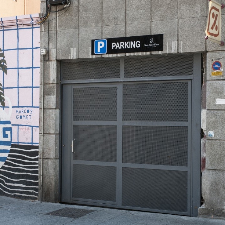 PRIVATE PARKING
